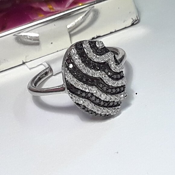 .33cttw Fancy Black & White Diamond Oval lined pattern Sterling Silver Ring#2100 - Picture 3 of 5
